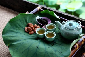 Enjoy Tea in the Middle of West Lake on Summer Days