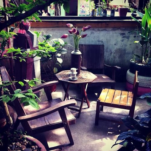 Reading-Book-and-Drink-Coffee-Dak-Lak-in-Hanoi2