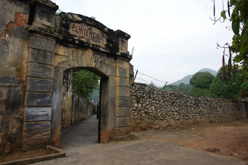 Tourist Attractions- War Relics In Northern Vietnam  (5)