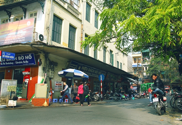 Enjoy Hanoi Specialties In Two Shortest Streets  (3)