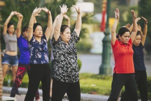 Hanoians’ secret to good health: working out by West Lake